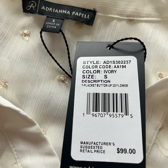NWT Women’s Small Adrianna Papell Y Placket Button Up 3D Flower Blouse. - Picture 10 of 10